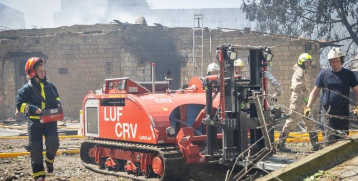 Последствия российских ударов по Киеву 4 июля, фото: ГСЧС