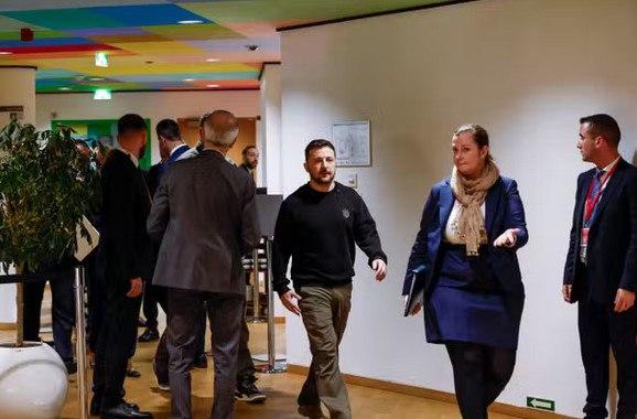 Еврокомиссия уволила переводчицу, подозреваемую в шпионаже на встрече с Зеленским