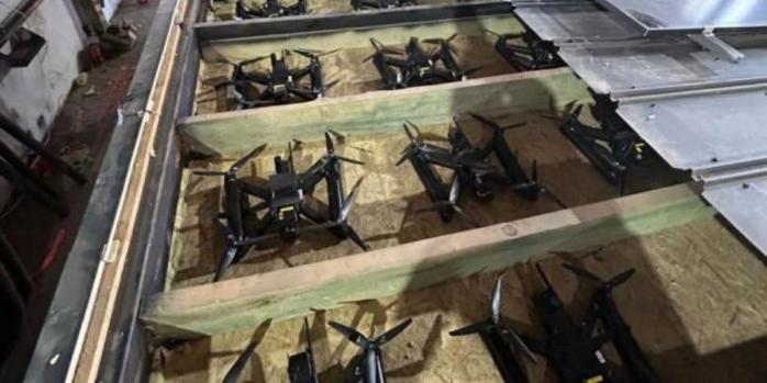 Дрони заховані під дахом будиночків в ході підготовки операції «Павутина», фото: СБУ