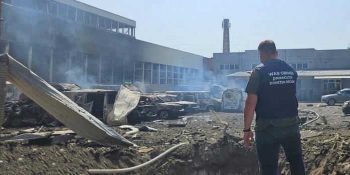 Последствия российских обстрелов Славянская, фото: Донецкая областная прокуратура