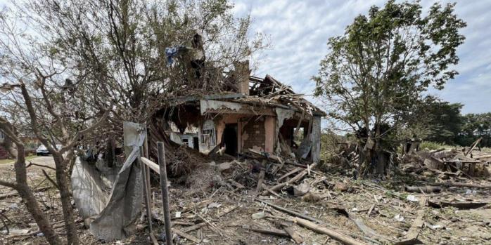 Последствия российского авиаудара по Сумской общине, фото: Сумская областная прокуратура