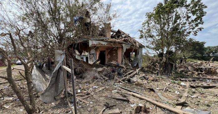 Россияне ударили из РСЗО по Сумщине, есть раненый и разрушения. Фото: