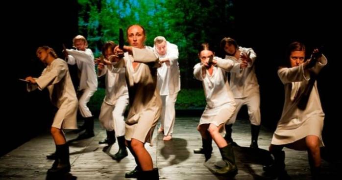 В результате российской атаки сгорело имущество харьковского театра «Арабески»