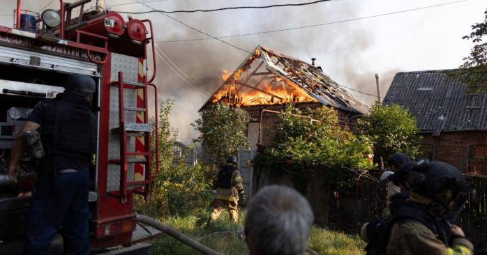 Армия рф нанесла удары по Чугуеву, четверо человек ранены.