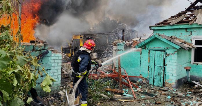 Россияне ударили дронами по Днепропетровщине. Фото: ГСЧС