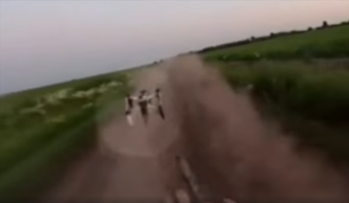 Украинский защитник в последний момент сбил российский FPV-дрон стволом автомата