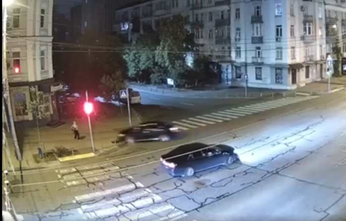 В Киеве работник прокуратуры сбил человека на пешеходной зоне и скрылся