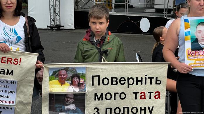 Грошове забезпечення не нараховується військовослужбовцям, які добровільно здались у полон