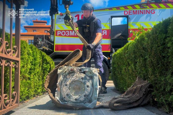 В Киеве боевая часть сбитой российской ракеты Х-69 упала рядом с жилым домом