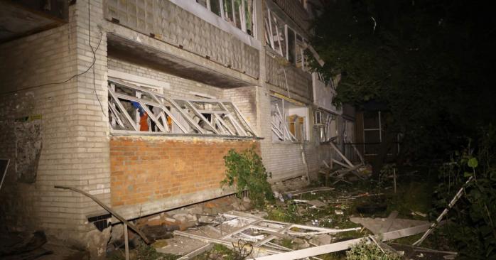 рф вдарила КАБами по Сумах. Фото: ДСНС