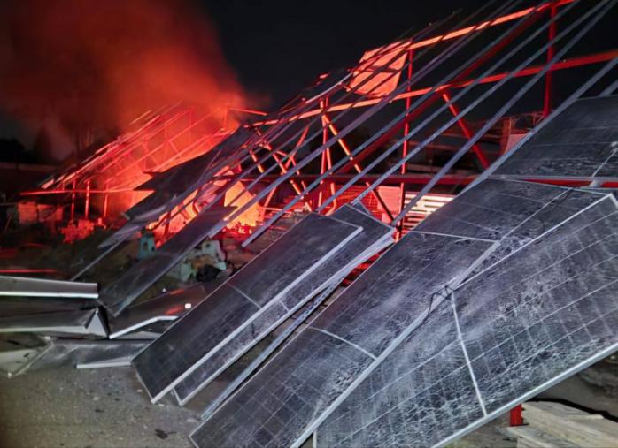 Знеструмлення частини Сум, пожежі в Кривому Розі та обстріл ринку біля Куп'янська: ніч в Україні