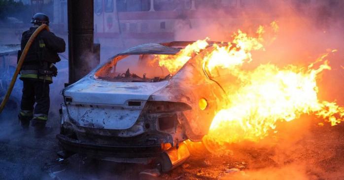 Российский дрон ударил по автомобилю с гражданскими в Херсонской области, есть погибшие и раненые. Фото: 