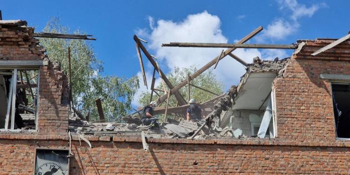 Последствия российского авиаудара по медучреждениям в Харькове, фото: Харьковская ОВА