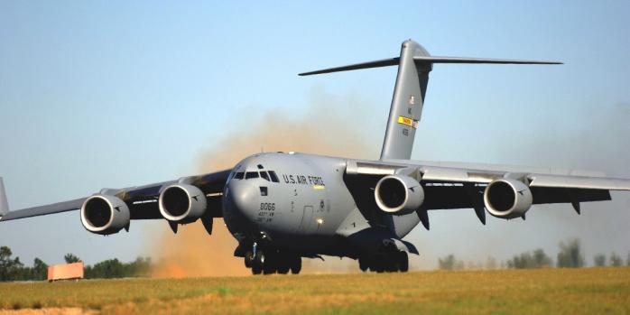 Літак C-17, фото: Staff Sgt. Matthew Hannen