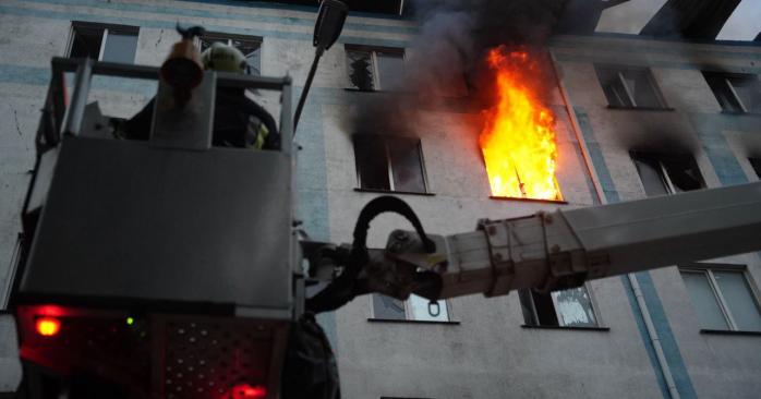 Наслідки атаки російських БпЛА. Фото: ДСНС