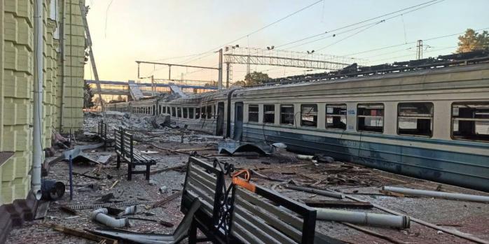 Рашисти здійснили масовано повітряну атаку по Лозовій 5 серпня, фото: ДСНС