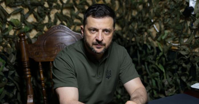 Зеленский анонсировал расширение контрактов 18-24. Фото: 