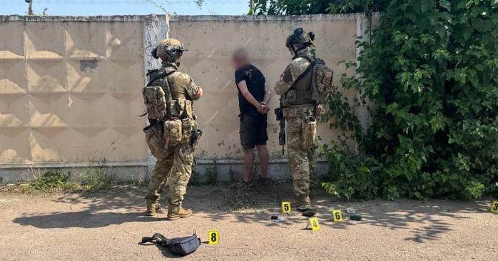 Мужчина угрожал гранатой работникам ТЦК. Фото: НПУ