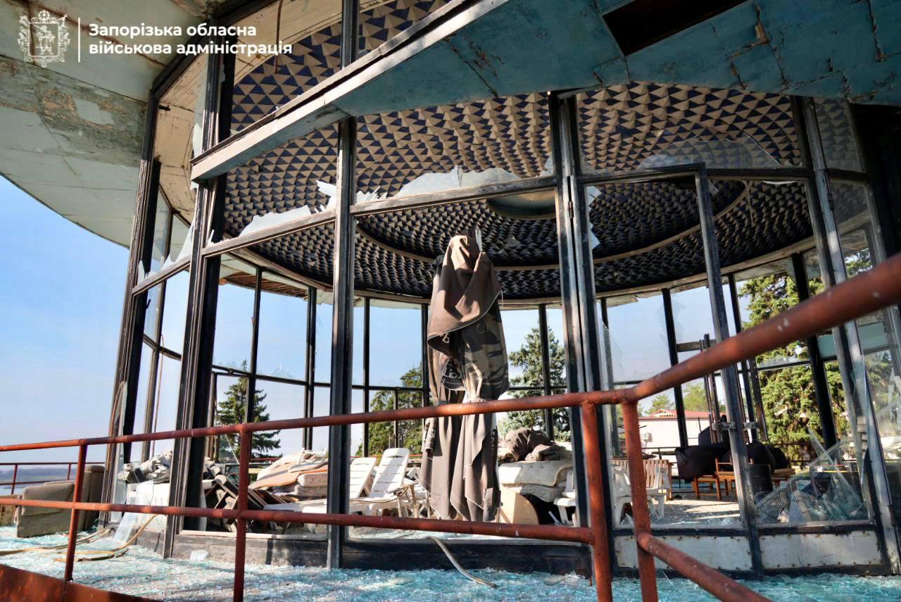 Наслідки авіаудару. Фото: ОВА