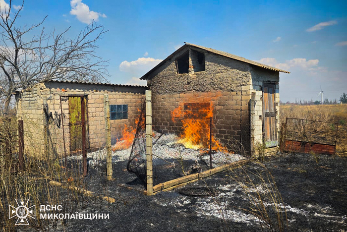 Наслідки російських обстрілів Куцурубської громади, фото: ДСНС