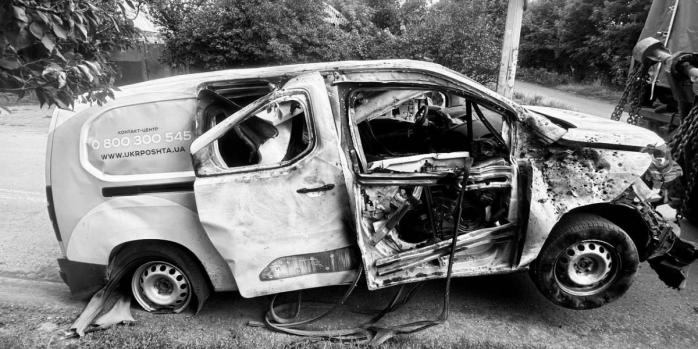 Рашисты ударили по автомобилю «Укрпочты» в Донецкой области, фото: Игорь Смелянский