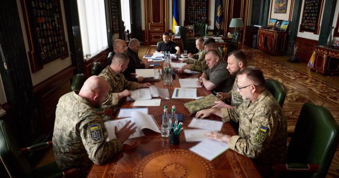 Зеленский обсудил с военными результаты ударов по рф. Фото: ОП