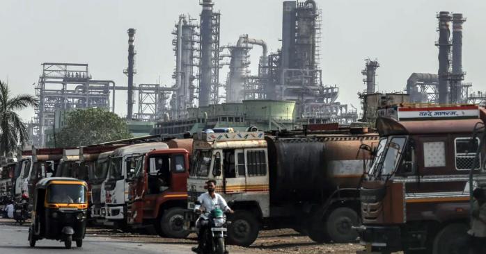 НПЗ Индии вновь приостановили закупку нефти из рф. Фото: