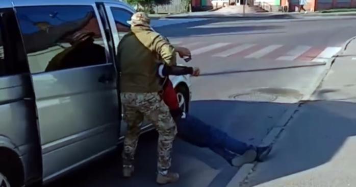 Натовп напав на автомобіль ТЦК у Волинській області. Фото: 