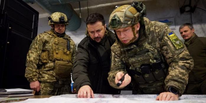 Владимир Зеленский (в центре), фото: Офис президента