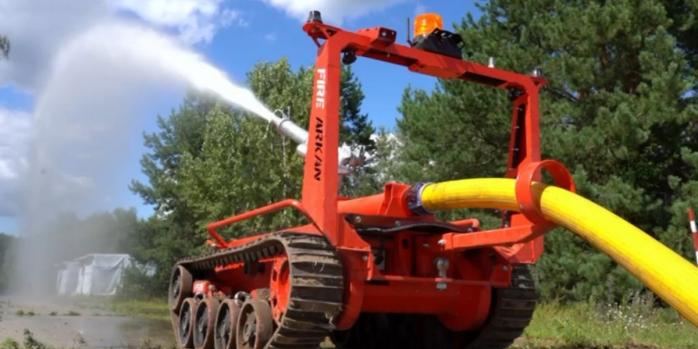 Під час випробувань робота ARKAN Fire, фото: ДСНС