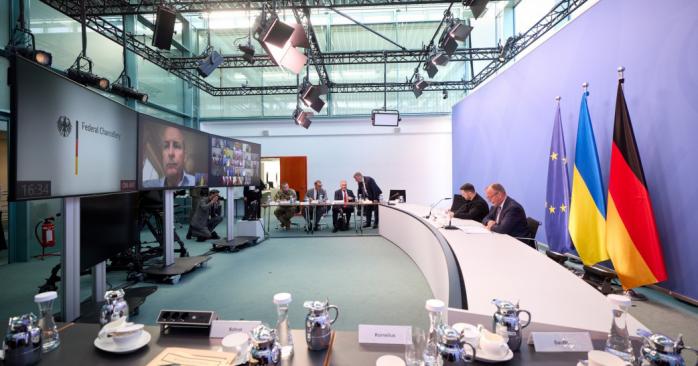 Мирна угода між рф та Україною не повинна містити обмежень для ЗСУ. Фото: ОП