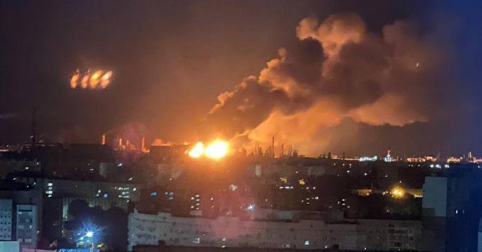 Безпілотники вдарили по НПЗ «Лукойл». Фото: соцмережі