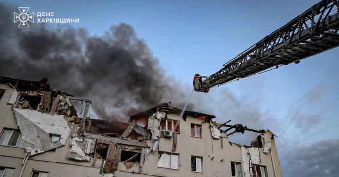 «Шахеды» атаковали жилые дома в Харькове. Фото: ГСЧС