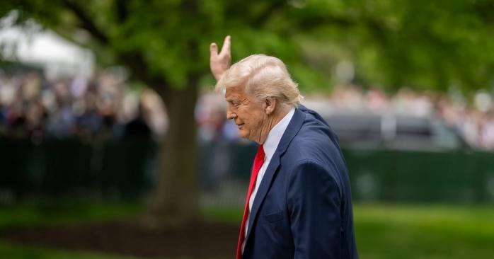 Дональд Трамп заявил, что Владимир Зеленский может почти мгновенно закончить войну с россией. Фото: 