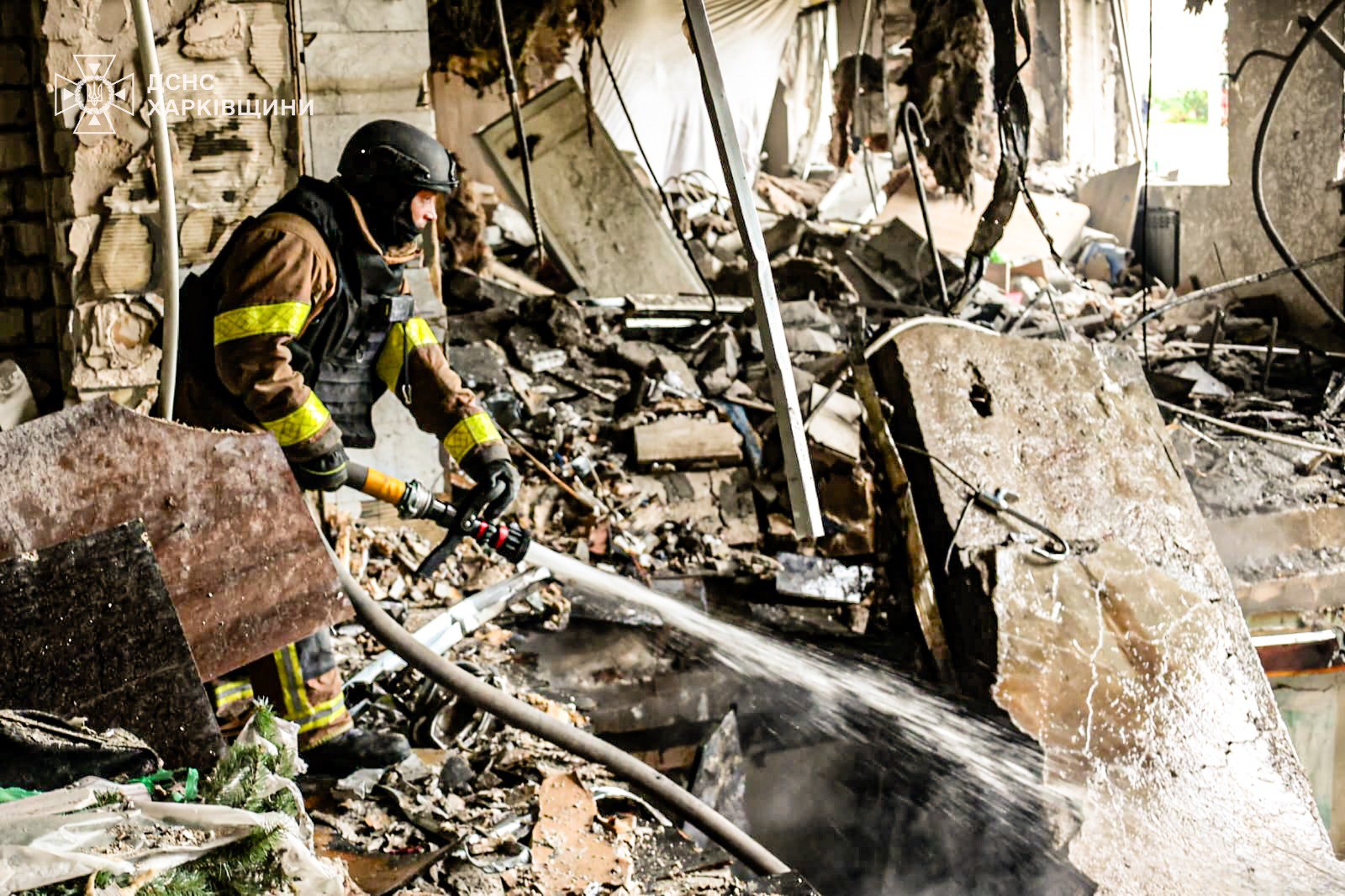 Кількість загиблих у Харкові зросла до семи осіб. Фото: ДСНС