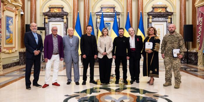 Во время вручения награды, фото: Владимир Зеленский