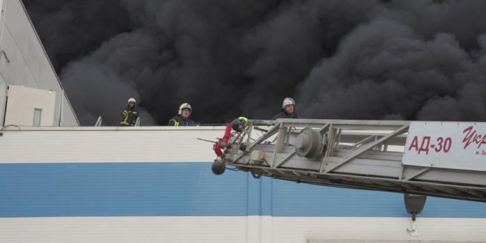 Наслідки удару по підприємству у Мукачево, фото: ДСНС
