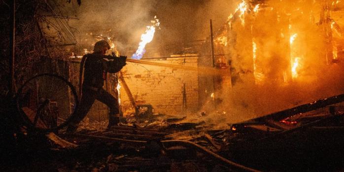 Последствия ночных обстрелов Сумщины 25 августа, фото: ГСЧС