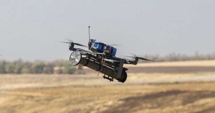 Гражданский голыми руками обезвредил российский дрон в Покровске. Фото: