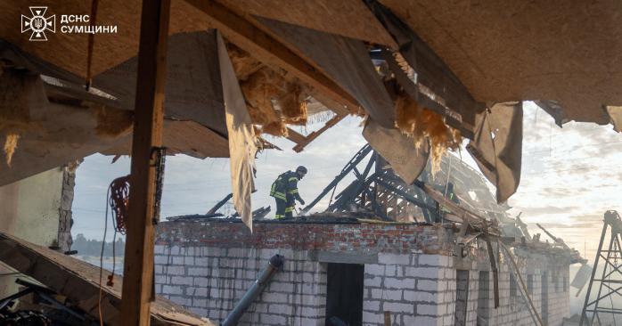 Последствия обстрелов Сумской области. Фото: ГСЧС