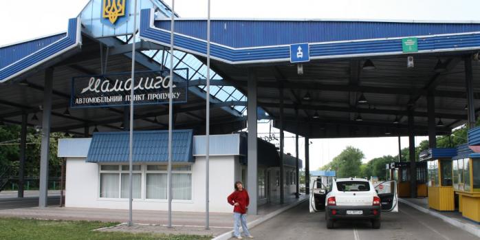 Чоловікам віком до 22 років дозволили виїзд за кордон, фото: Wikimedia Commons