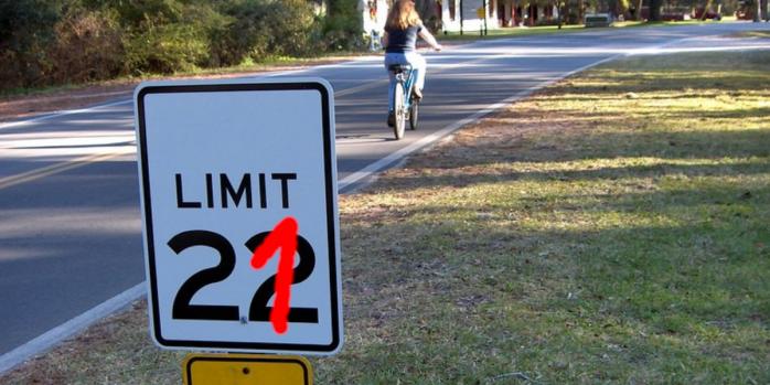 Правительство 26 августа проголосовало за постановление о выезде из страны мужчинам в возрасте 18-21 года, фото: Joe Shlabotnik / Flickr