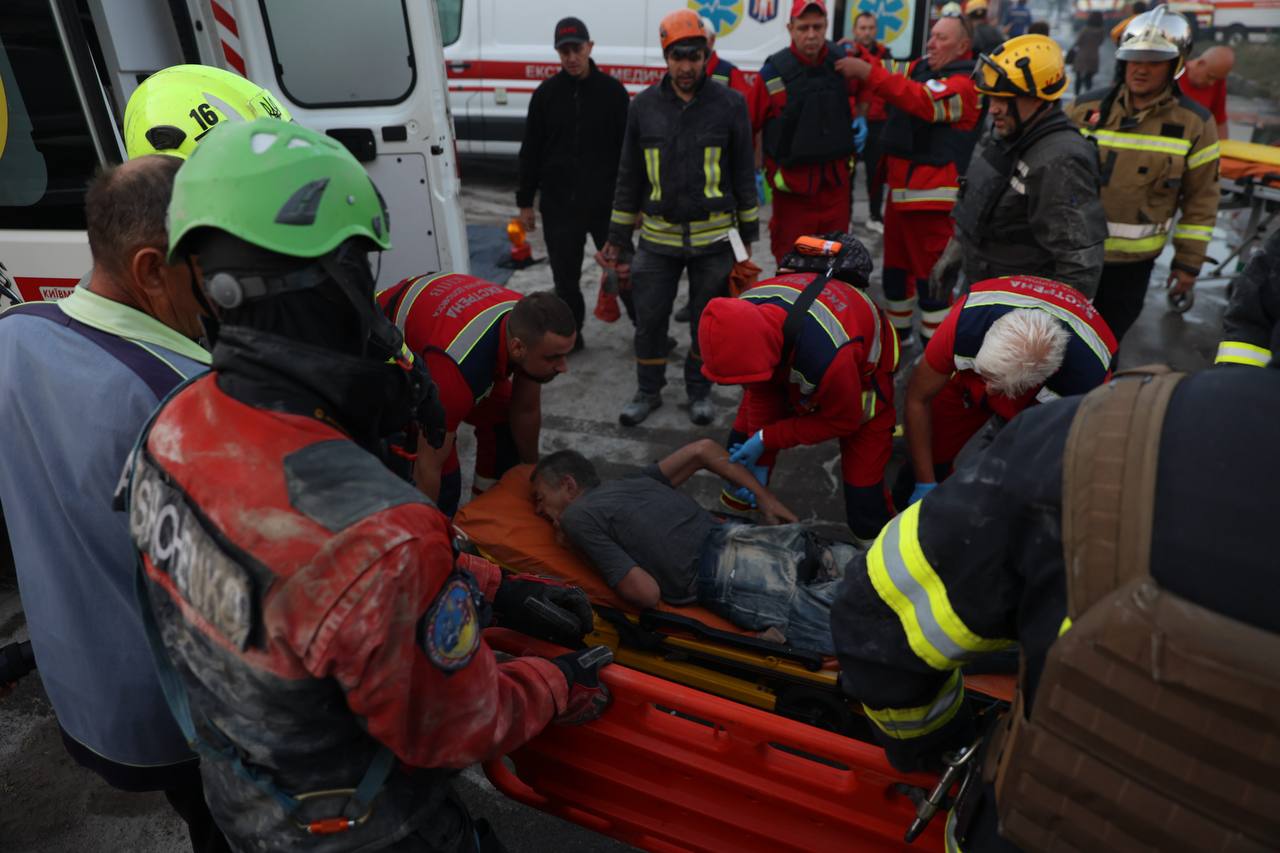 Росія здійснила масштабний обстріл Києва. Фото: ДСНС