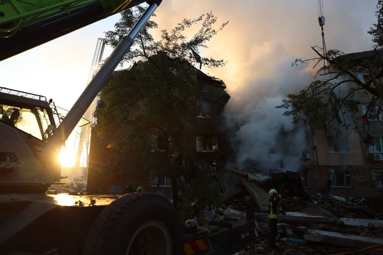 Росія здійснила масштабний обстріл Києва. Фото: ДСНС