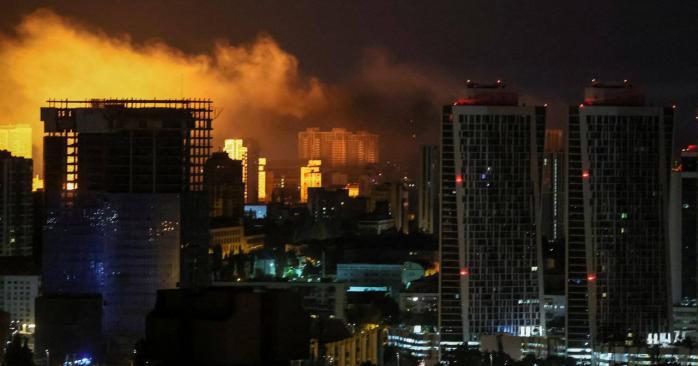 Россия совершила масштабный обстрел Киева. Фото: