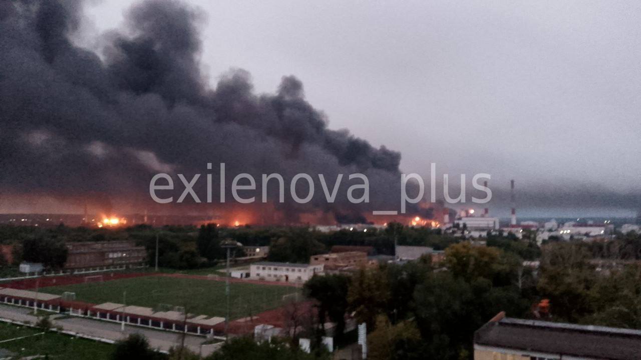 Дрони вночі атакували два великі НПЗ у Росії. Фото: соцмережі