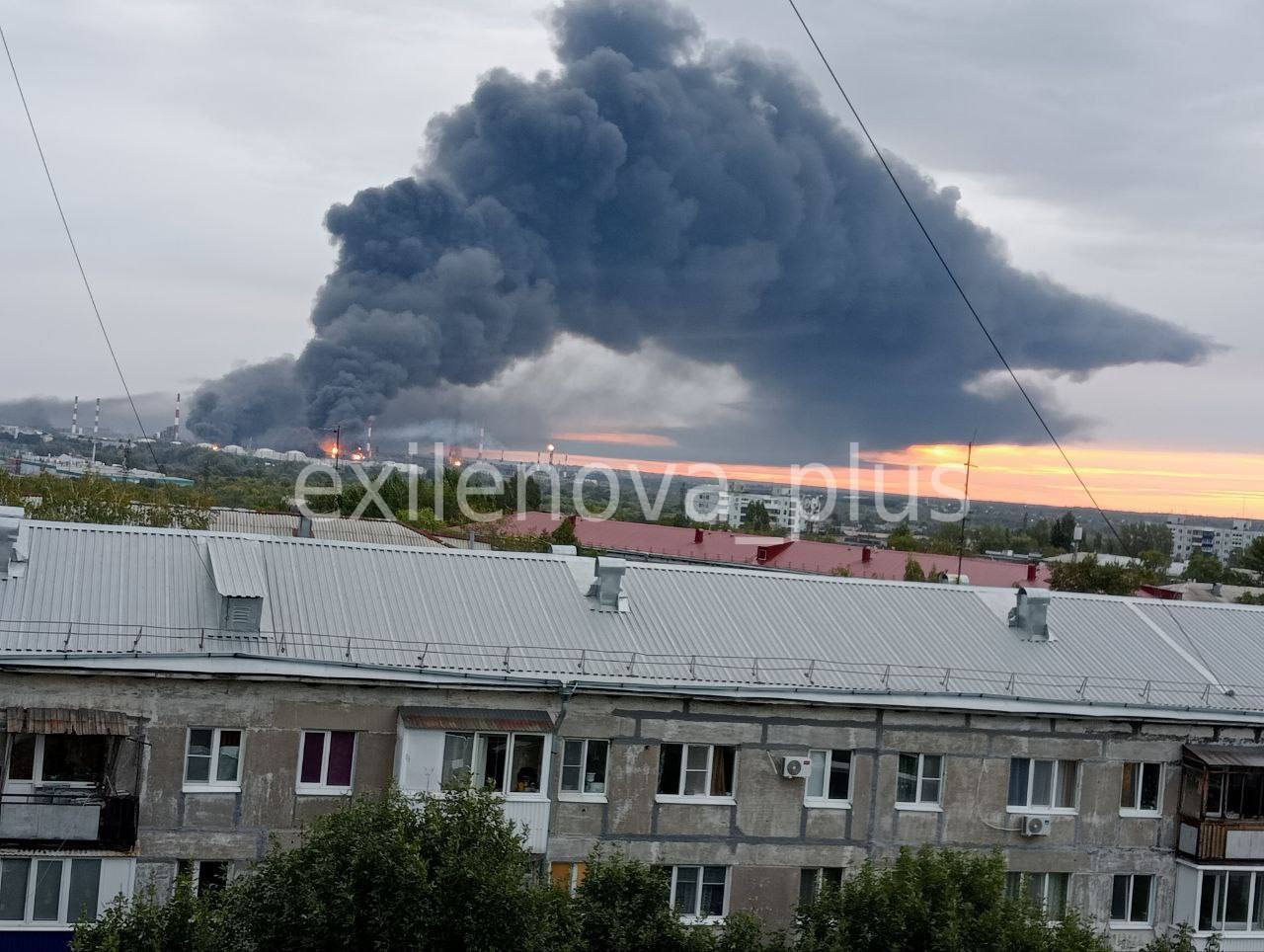 Дрони вночі атакували два великі НПЗ у Росії. Фото: соцмережі