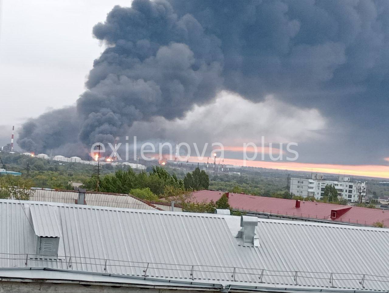 Дрони вночі атакували два великі НПЗ у Росії. Фото: соцмережі