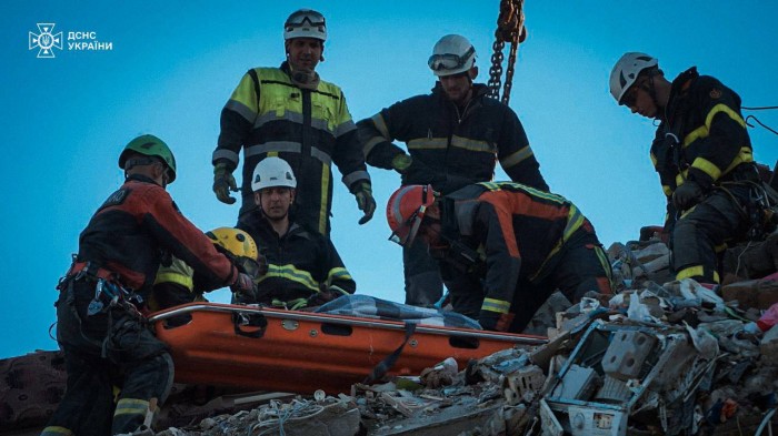 У Києві зростає кількість жертв російської атаки 28 серпня, фото: ДСНС