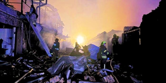 Наслідки російської атаки на Білу Церкву в ніч на 2 вересня, фото: ДСНС